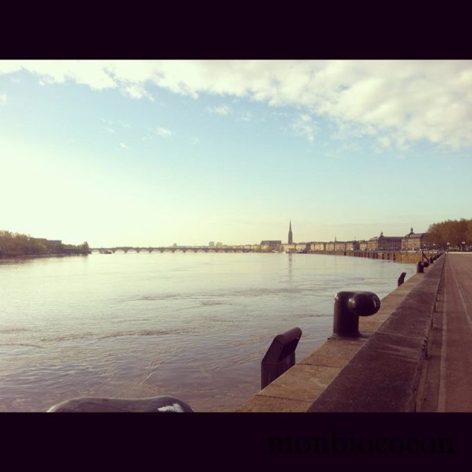 bordeaux-quais-pont-de-pierre-gironde-aquitaine